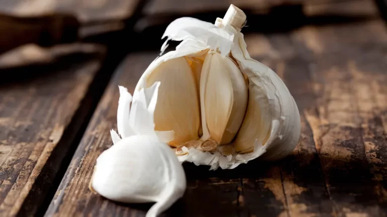 The Top 10 Health Benefits of Garlic: From Heart Health to Cancer Prevention